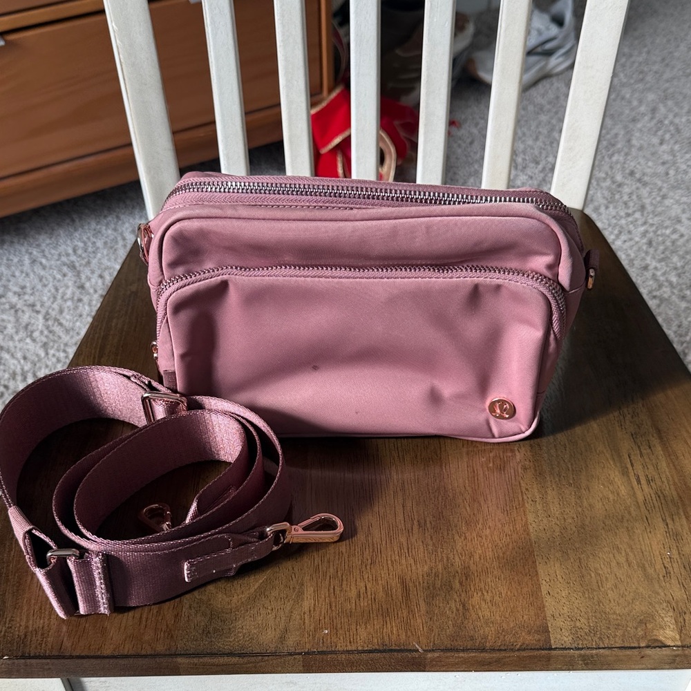 Lululemon Everywhere Women's Crossbody Bag